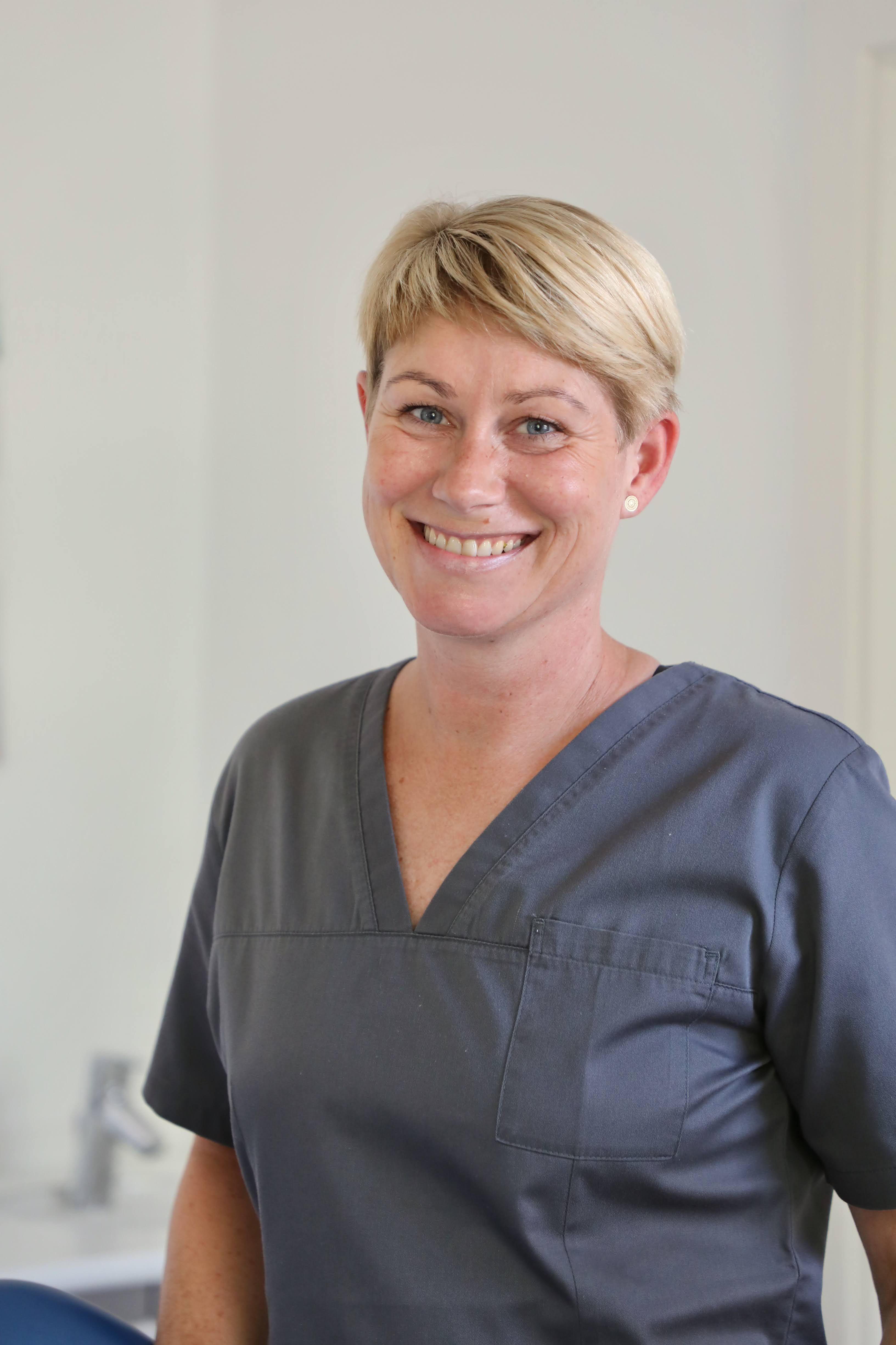 Schwester Juliane Ewald - Zahnarztpraxis Beneke Loitz